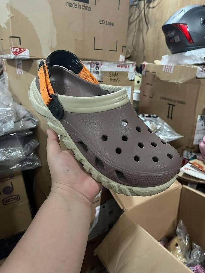 Wholesale Crocs Pallet | 100+ Pairs — Best Profitable Footwear Lot 12 Bulk Crocs Sandals Pallet3