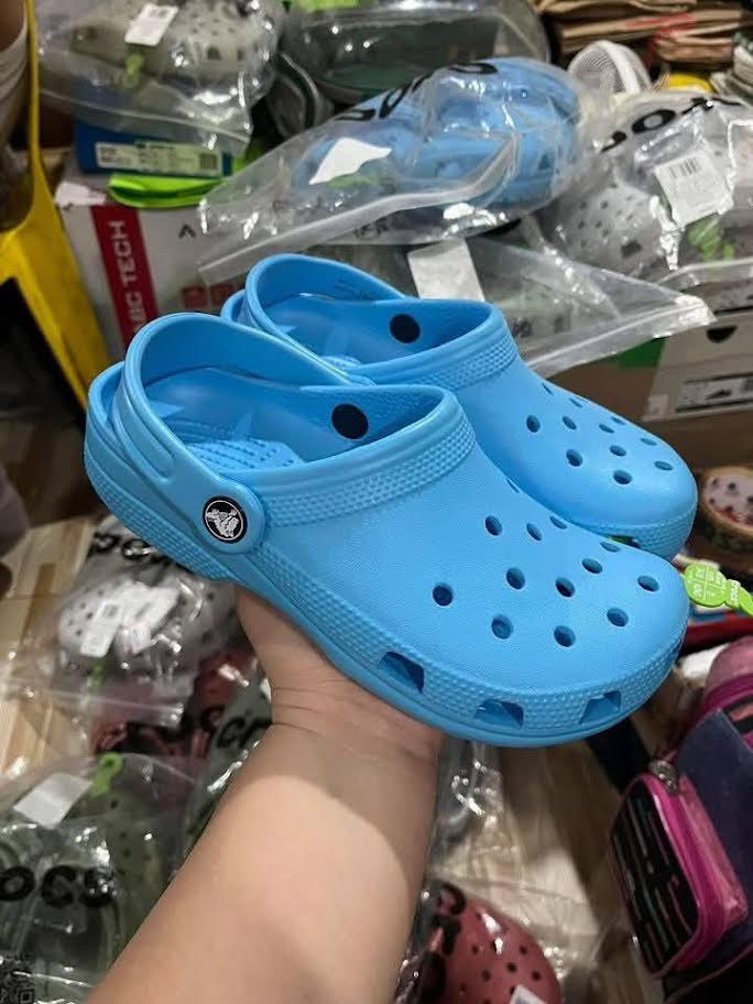 Wholesale Crocs Pallet | 100+ Pairs — Best Profitable Footwear Lot 2 Bulk Crocs_Sandals Pallet